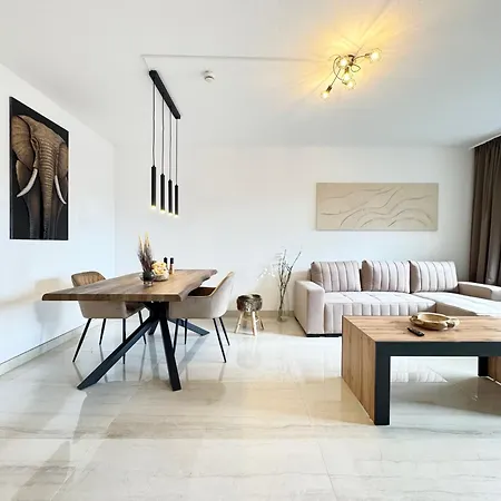 Regency - Exklusive Zentrale 50m2 I Balkon I Wifi I Netflix