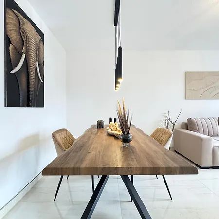 Regency - Exklusive Zentrale 50m2 I Balkon I Wifi I Netflix Lejlighed *